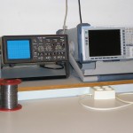 Meetapparatuur op werkbank