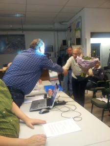 Wim PA0WST krijgt een bloemetje voor ruim 40 jaar cursus geven