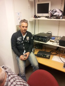 Wilfred PD1AMB luistert aandachtig naar de PI4RCG uitzending